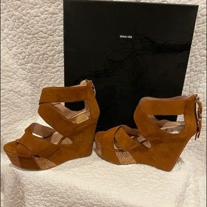 *New In Box* Dolce Vita Tan Suede Wedges. Sz. 8.5